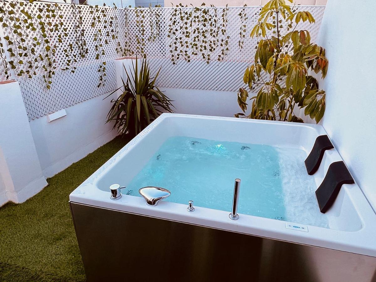 Downtown Apartment With Private Terrace & Jacuzzi Sevilla Eksteriør bilde